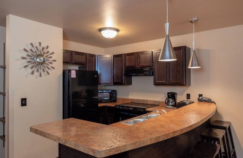 Lake Delton Hotel | Baker's Sunset Bay Resort
