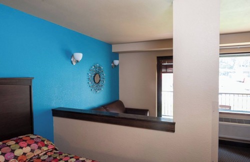 Lake Delton Hotel | Baker's Sunset Bay Resort