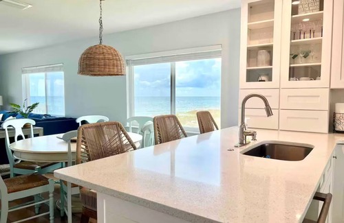 Palm Island Cabaña | Sunset Beach Cottage North