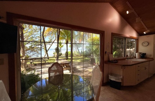 Monroe County Casa | Sunset Beach Hideaway *Private Beach* *Jacuzzi*