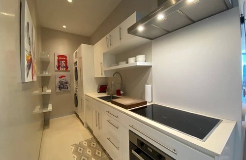 Black Beauty Villa | Sunset Bliss - Ocean View Luxury 2-Bed Apartment
