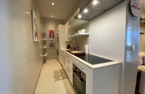 Black Beauty Villa | Sunset Bliss - Ocean View Luxury 2-Bed Apartment