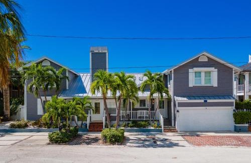 Carlouel Casa | Sunset Breeze - Beachfront Pool Home - Monthly Rental