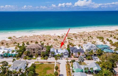 Carlouel Casa | Sunset Breeze - Beachfront Pool Home - Monthly Rental