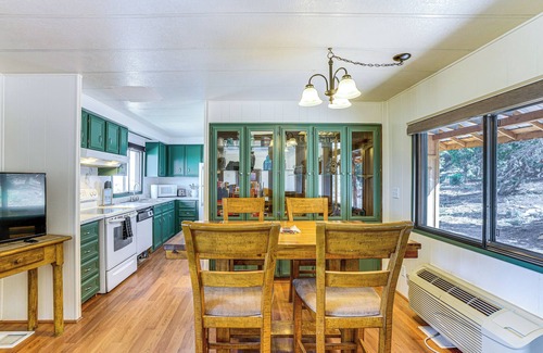 Spanish Valley Cabina | ‘Sunset Cabin’ near Moab w/ Stunning Views!