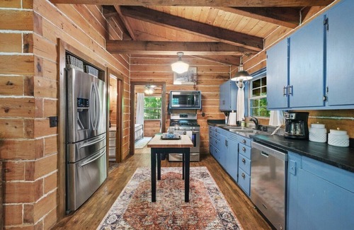 Rogers Casa | Sunset Cabin - Secluded retreat on Beaver Lake