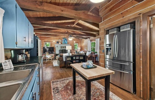 Rogers Casa | Sunset Cabin - Secluded retreat on Beaver Lake