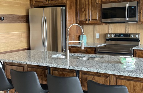 Pearcy Cabina | Sunset Cabin W/Hot Tub-Spring*Summer*Winter*Fall-Luxurious Farmhouse at its BEST