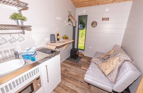 Barnstaple Cabina | Moderno-Cabaña-Baño con ducha-Vista al campo