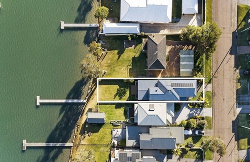 Mannering Park Casa | Sunset Central Coast - Lake, Kayaks & Jetty!