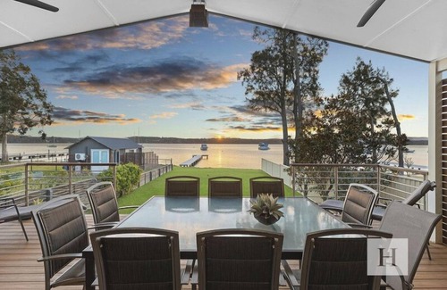 Mannering Park Casa | Sunset Central Coast - Lake, Kayaks & Jetty!