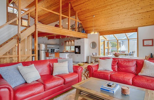 Honeoye Casa | Sunset Chalet: Perfect Private Getaway!
