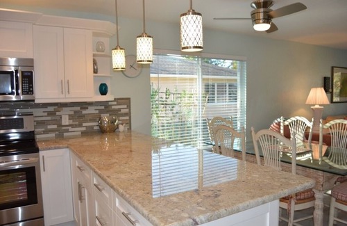 Naples Park Cabaña | Sunset Cottage-Menos de 2 millas. a las playas, a pie de restaurantes y vida nocturna