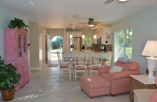 Naples Park Cabaña | Sunset Cottage-Menos de 2 millas. a las playas, a pie de restaurantes y vida nocturna