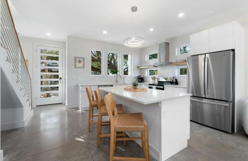 Lighthouse Park Casa | Sunset Cove 2 - Heated Pool - Sea Views - Walkable