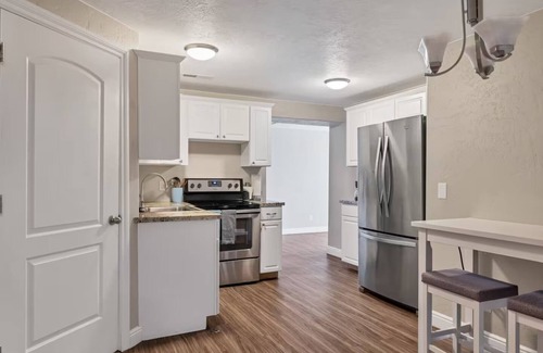 Hildale Casa | Sunset Cove at Zion Canyon ☼ 6BR 6BA Pool w/ Waterfall, Hot Tub, Sauna, Gym