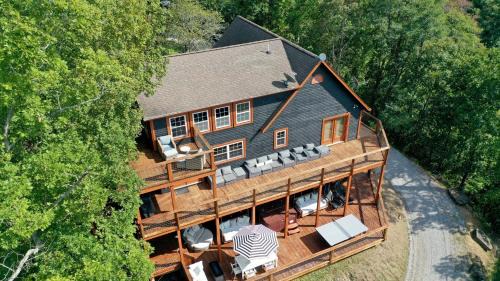 Dandridge Casa | Sunset Cove Lakefront Luxury Lodge with Private Dock