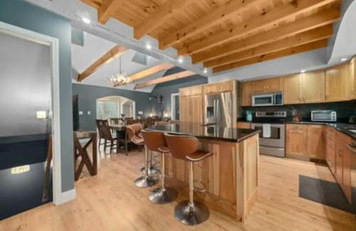 Dandridge Casa | Sunset Cove Lakefront Luxury Lodge with Private Dock