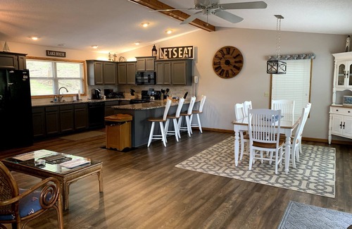 La Follette Casa | Sunset Dreams Norris Lake Front house/Deerfield Resort-sleeps 14/hot tub/slip