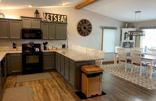 La Follette Casa | Sunset Dreams Norris Lake Front house/Deerfield Resort-sleeps 14/hot tub/slip
