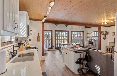 Eatonton Casa | Sunset Escape-Amazing Views! Sleeps 6, kayaks, paddle board + fire pit!