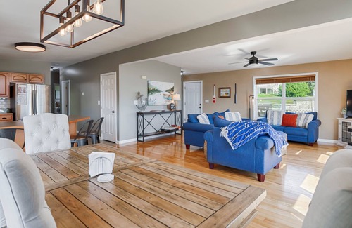 Romulus Casa | Sunset Escape: Stunning Seneca Lake Sunsets!