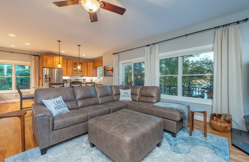 Forest Lake Heights Casa | Sunset Haven on Lake James | Private Dock, Fire Pit & Game Room!