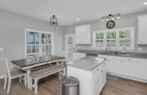 Newberry Shores Casa | Sunset Hideaway 4BR | Sleeps 12 | 2 Kayaks