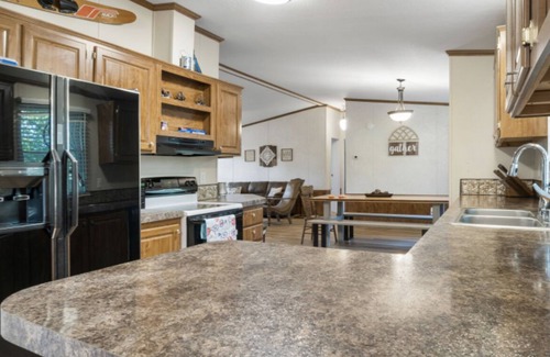 Kingston Casa | Sunset Hideaway- Washita Point- 2 miles from Alberta Creek Marina on Lake Texoma
