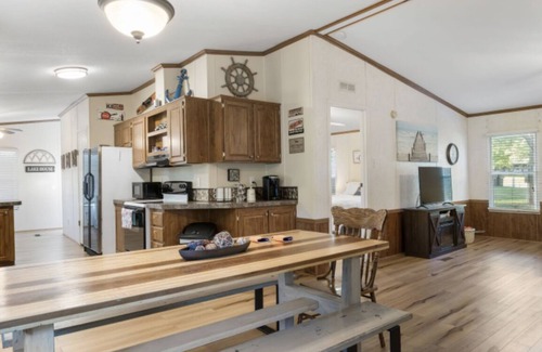 Kingston Casa | Sunset Hideaway- Washita Point- 2 miles from Alberta Creek Marina on Lake Texoma