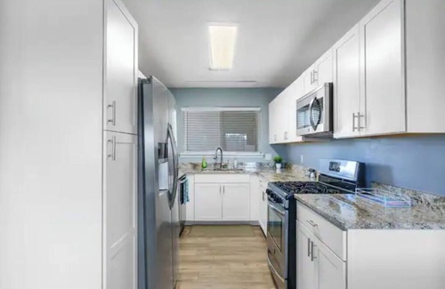 Northeast Heights Casa | Sunset Home ABQ, Modern Retreat w/3 King Beds