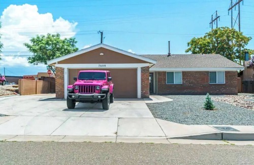 Northeast Heights Casa | Sunset Home ABQ, Modern Retreat w/3 King Beds