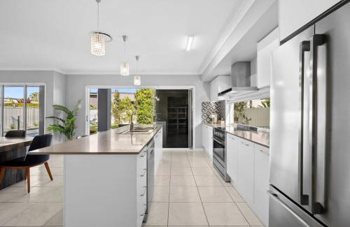 Pelican Waters Casa | Sunset House at Pelican Waters