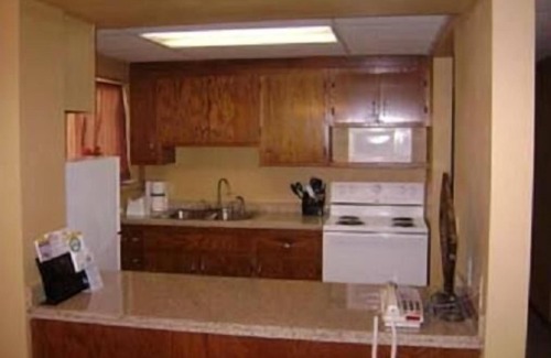 Highlands Hotel | Sunset Inn & Suites - Lincoln Airport