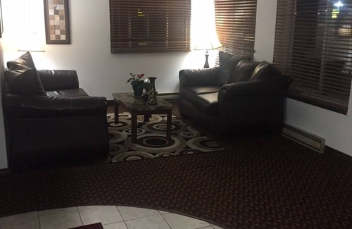 Highlands Hotel | Sunset Inn & Suites - Lincoln Airport
