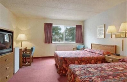 Highlands Hotel | Sunset Inn & Suites - Lincoln Airport
