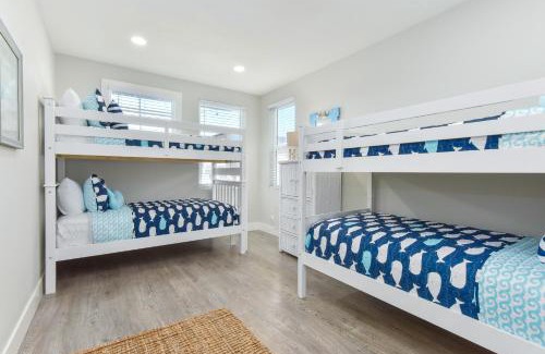 Sunset Beach Casa | Sunset Island 3 Level Home on the Water sleeps 10