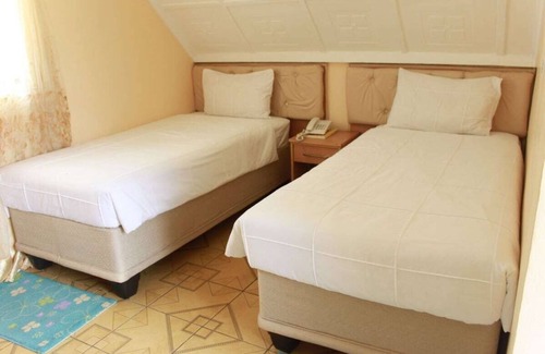 Livingstone Cabina | Sunset Junction Lodge & Tours