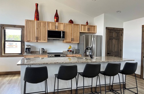 New Lisbon Casa | Sunset Lake Paradise new 4-bedroom lake house with private beach, WiFi, and AC
