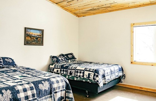 Fedora Cabina | Sunset Lodge ~ Your Adventure Awaits