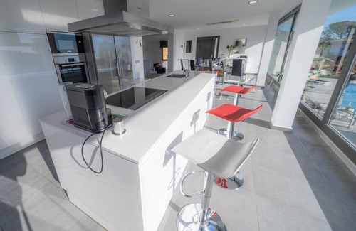 Condado del Jaruco Villa | SUNSET LUX HOUSE Diseño vanguardista Ideal Familias, Gran piscina, Air/Con