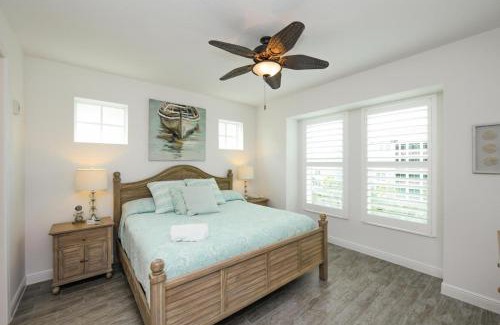 Whitney Beach Apartamento | Sunset Margarita - Luxury Condo Lanai Pool Beach Gear Bikes Dogs OK 5 Mins to Gulf Beaches