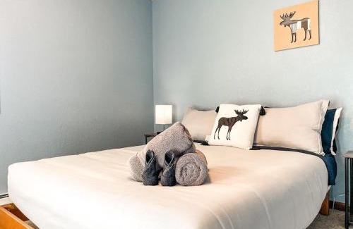 Northeast Colorado Springs Casa | Sunset Mesa Hideaway hot tub new renovation
