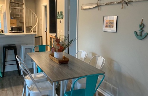 South Haven Cabaña | Sunset Mimosa at North Beach - Stunning Lake Views! 3br-2+ba! Monroe Park!