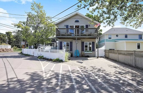 South Haven Cabaña | Sunset Mimosa at North Beach - Stunning Lake Views! 3br-2+ba! Monroe Park!