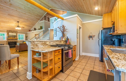 Spruce Pine Cabina | Wildflower Mountain Haven