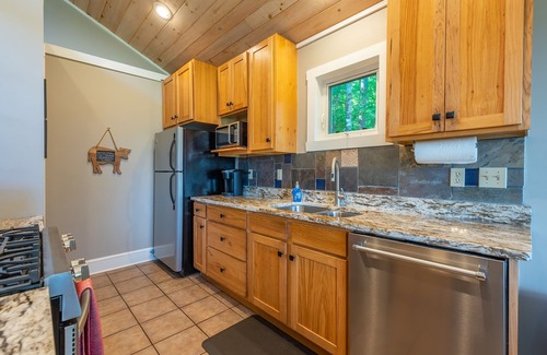 Spruce Pine Cabina | Wildflower Mountain Haven