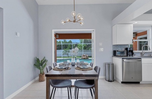 Englewood East Casa | Sunset Oasis Englewood 2 Bedroom Private Pool Home Fully Fenced Yard- Dog friendly