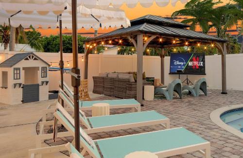 Garden Isles Casa | Sunset Oasis with Movie Theatre, Heated Pool & Game Room