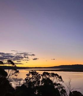 Legana Casa | Sunset on Tamar